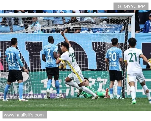 中超焦点战大连队迎战上海队期待精彩对决与球迷共庆足球盛宴