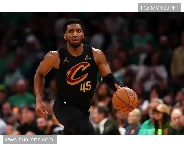 多诺万米切尔带领球队冲击季后赛展现超凡实力与领导魅力